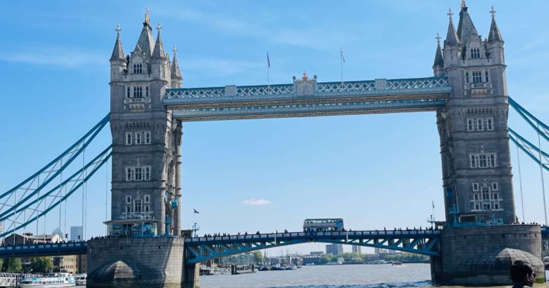 Major Landmarks in England: Tower Bridge